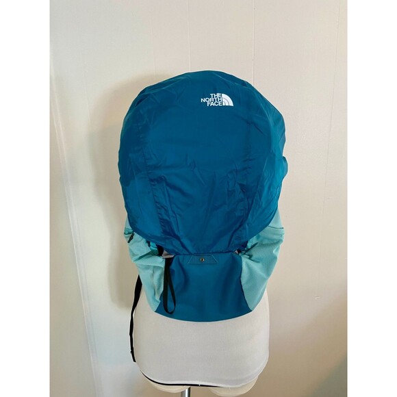 The North Face Basin 18 Backpack Blue Rain Cover Daypack Bag Canvas Hiking Camp - Picture 2 of 16